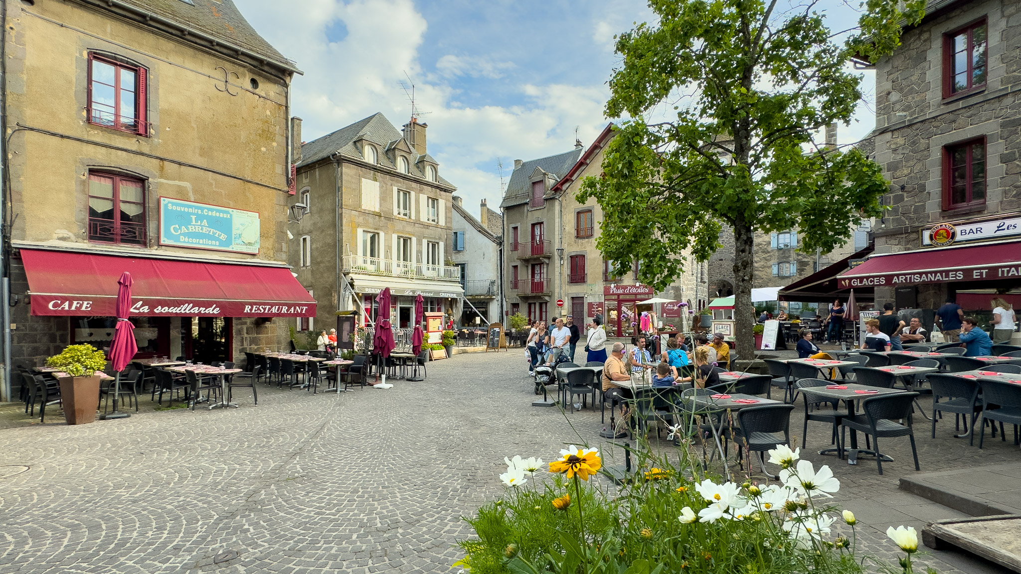 Besse et Saint Anastaise, the Place de Gayme