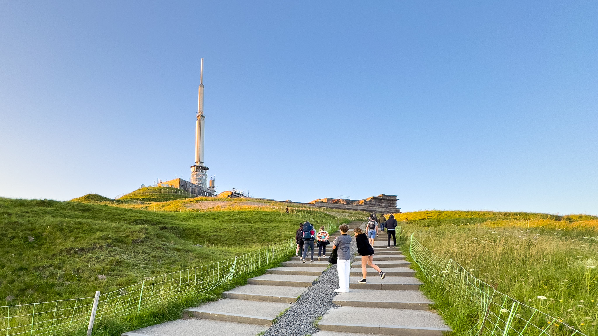 Puy de Dôme Night Show, TDF Antenna at Sunset