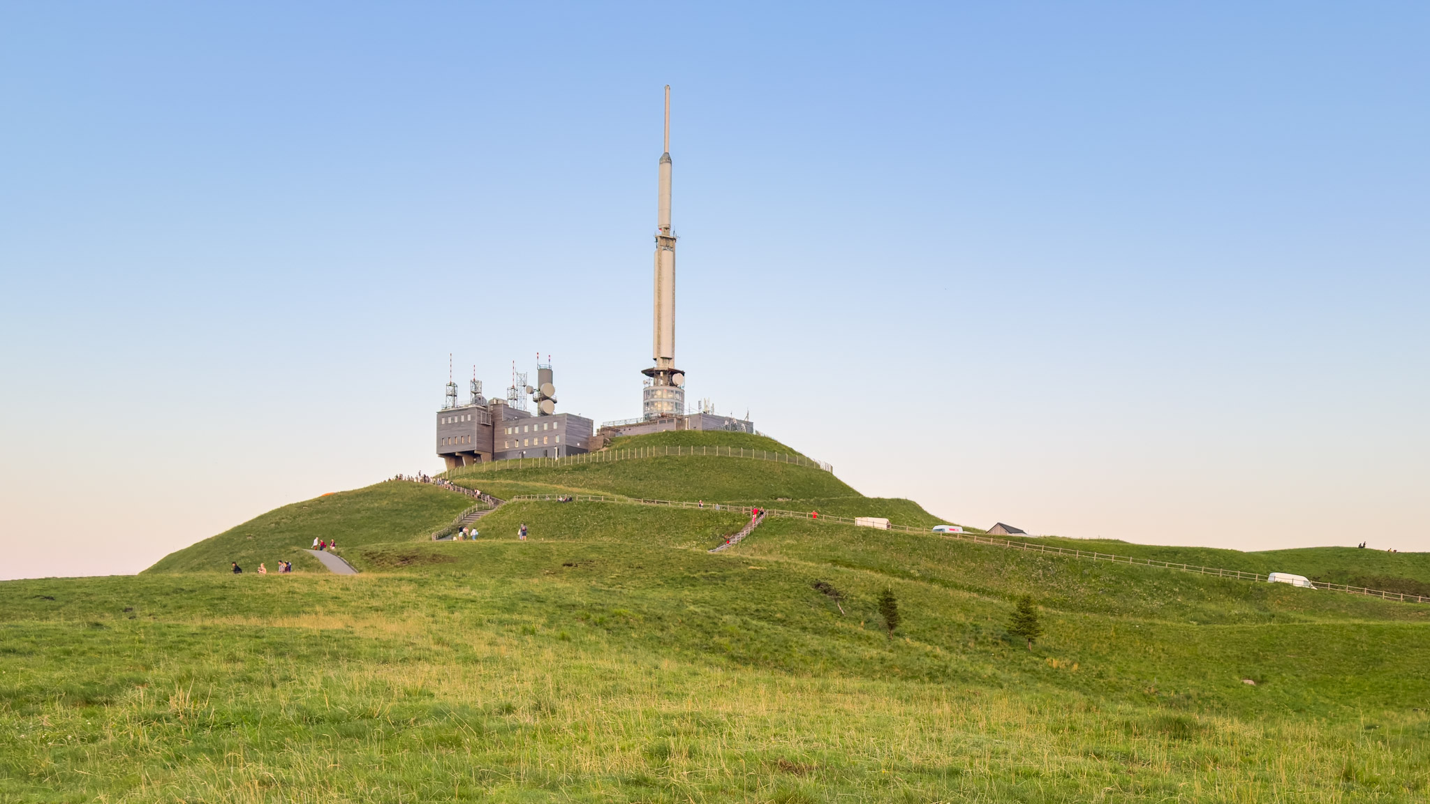 Nighttime openings at Puy de Dôme, summit of Puy de Dôme