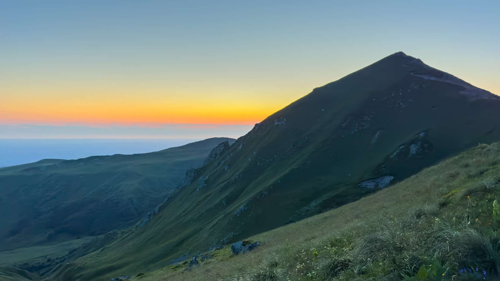 Col de la Cabanne, the Puy de Sancy falls asleep