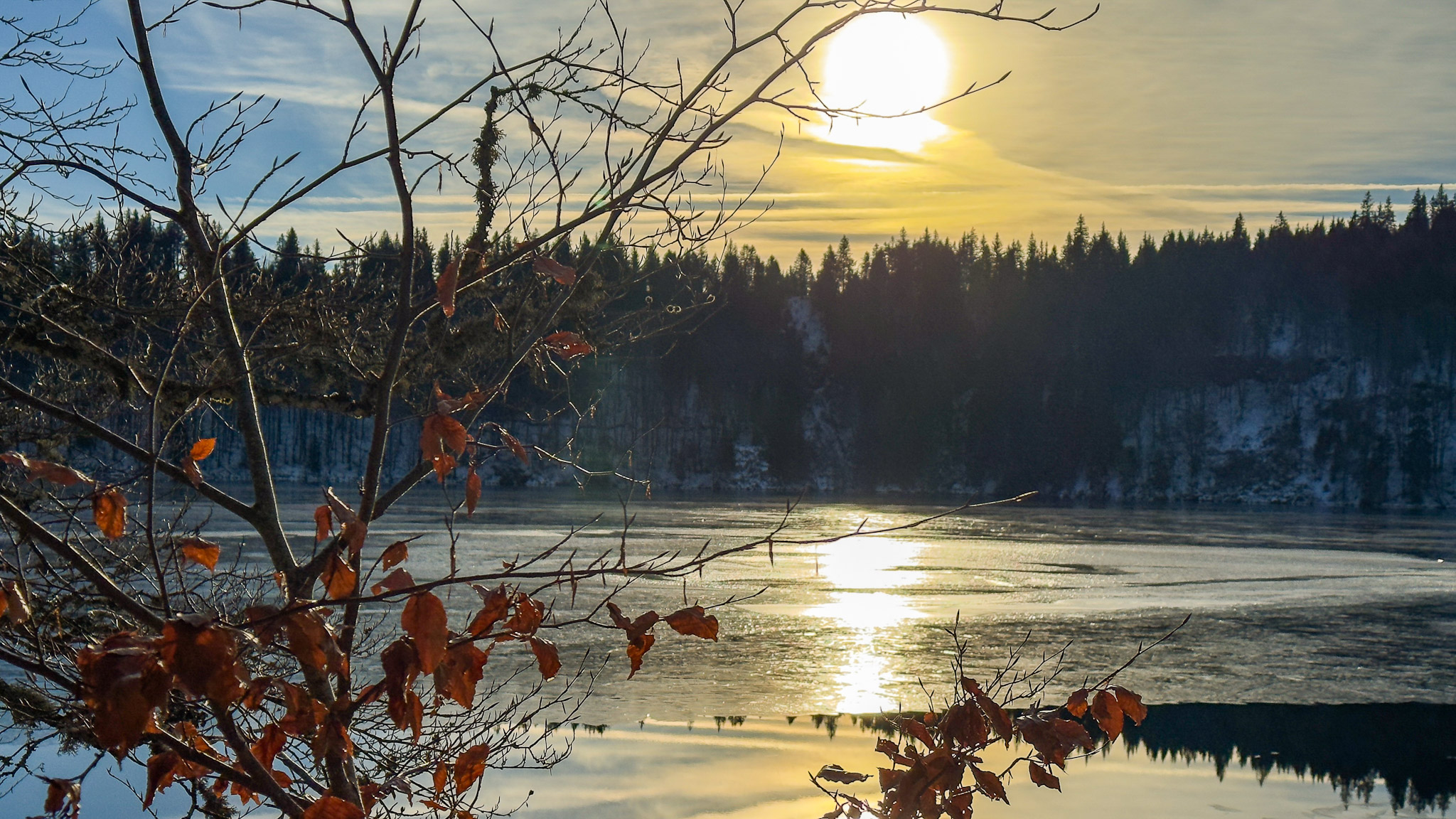 The rising sun at Lake Pavin