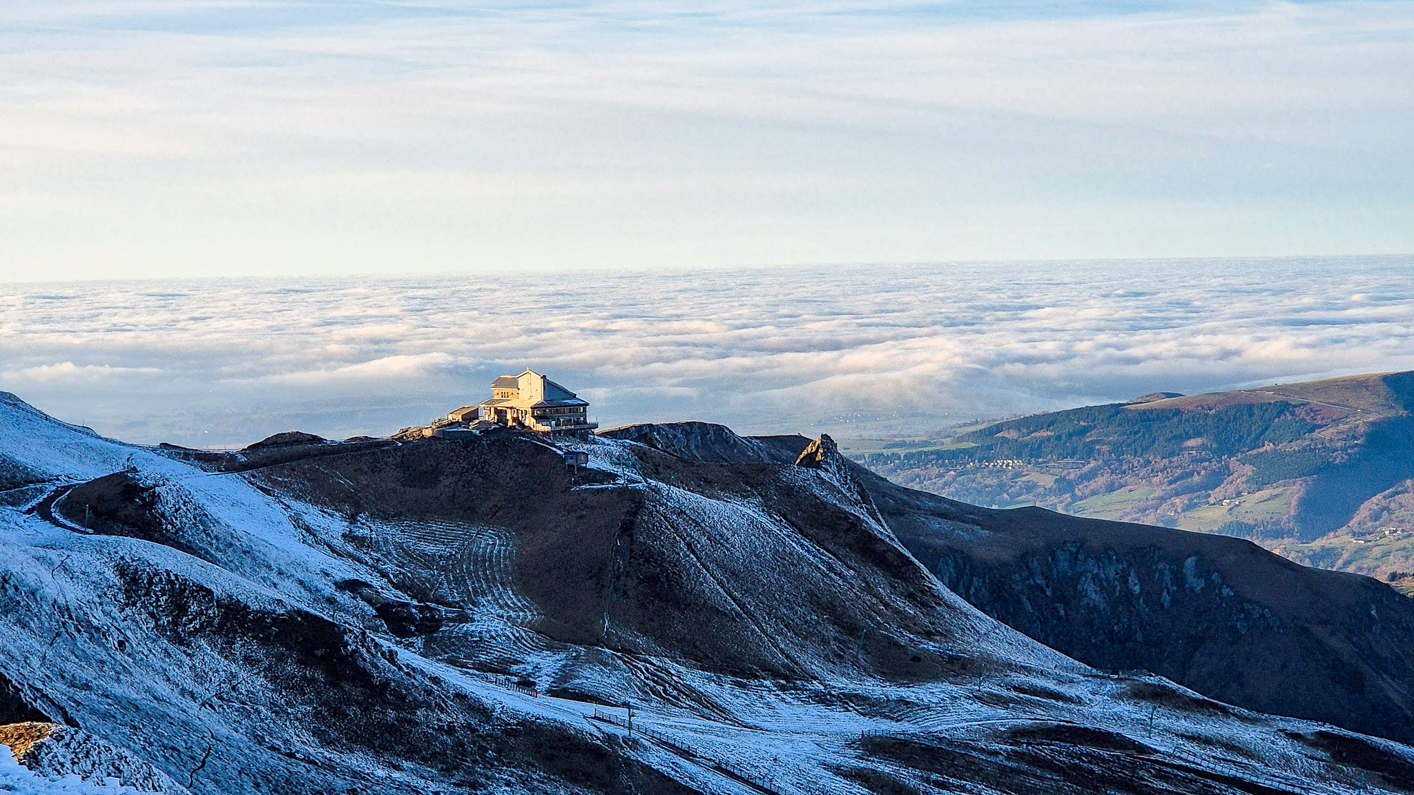 Massif du Sancy, Sea of ​​clouds over the Massif du Sancy in Auvergne