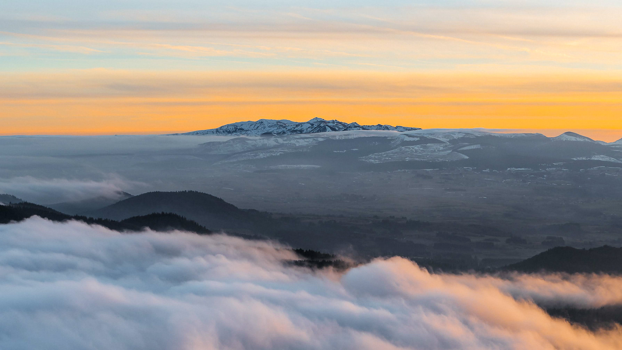 Sea of ​​Clouds and Sancy Massif