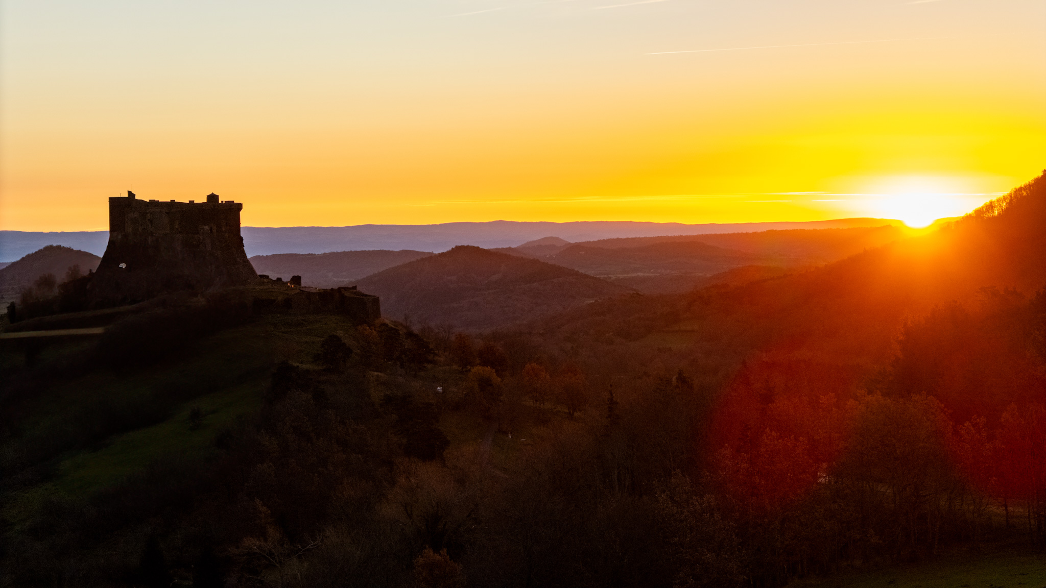 Chateau de Murol: Sunrise