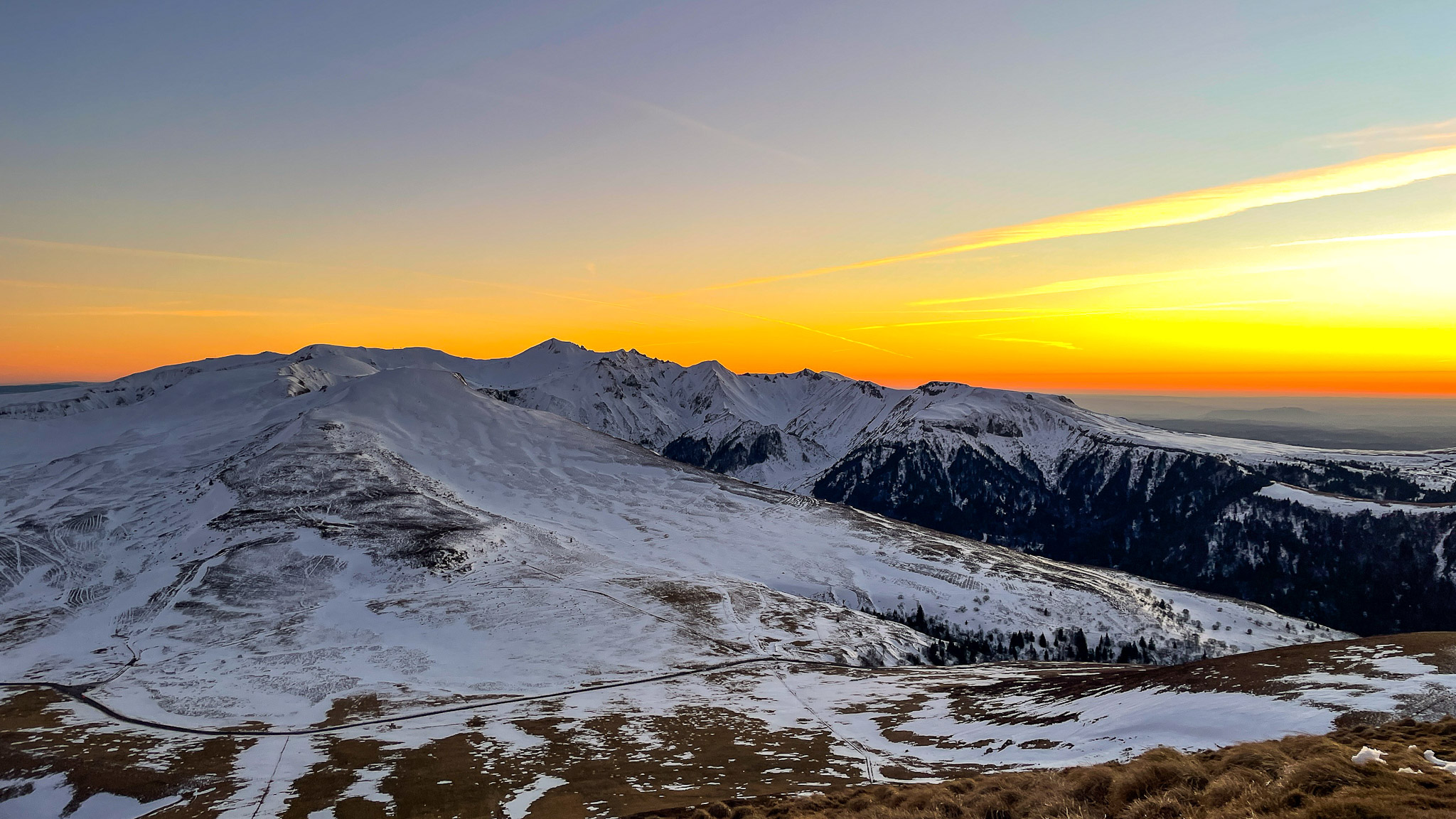 Puy de l'Angle, golden hour on the Massif du Sancy