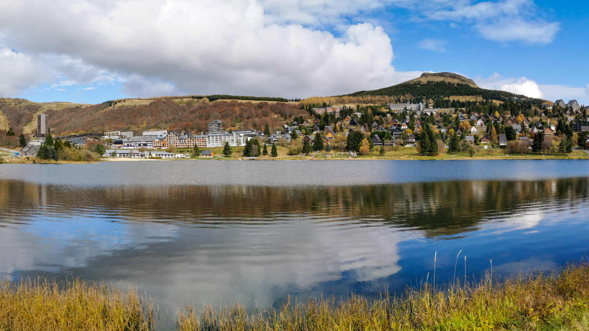 Hermine Lake in Super Besse in Autumn